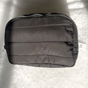 NWT GAP Unisex Puffer Belt Bag in True Black